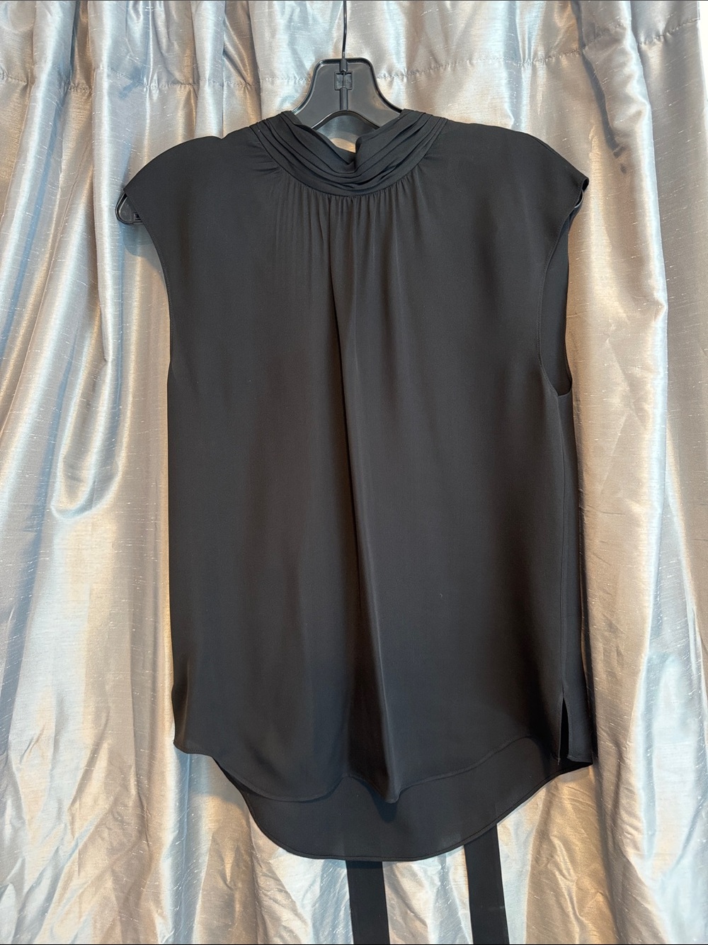 Veronica Beard Black Sleeveless Mock-Neck Tie Top size 8